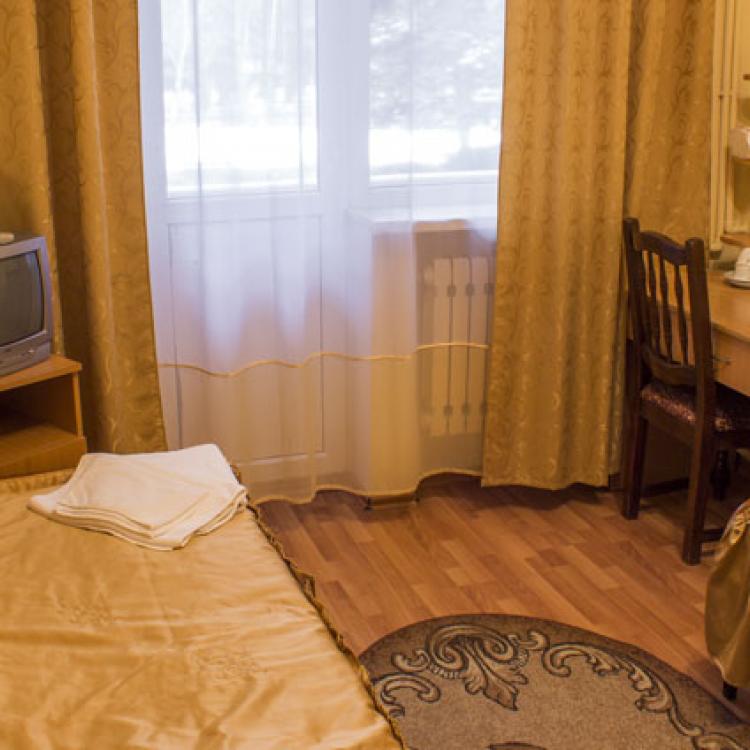 Одна из двух комнат номера 4 местный 2 комнатный Стандарт Семейный (2+2) санатория Жемчужина Кавказа в Ессентуках