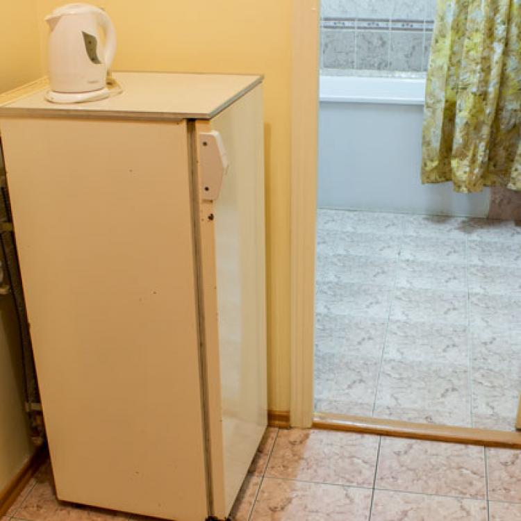 Холодильник в прихожей 4 местного 2 комнатного Стандарта Семейный (2+2) в санатории Жемчужина Кавказа. Ессентуки