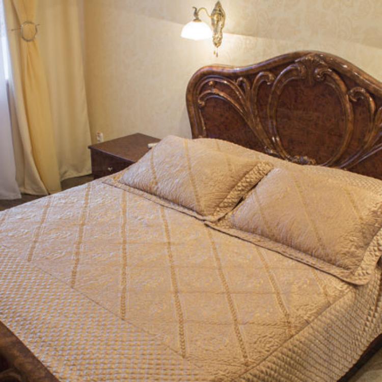 Спальня в 2 местном 2 комнатном Семейном Повышенной Комфортности санатория Жемчужина Кавказа. Ессентуки