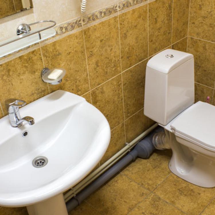 Оснащение ванной комнаты в 2 местном 1 комнатном Стандарте Twin санатория Жемчужина Кавказа. Ессентуки
