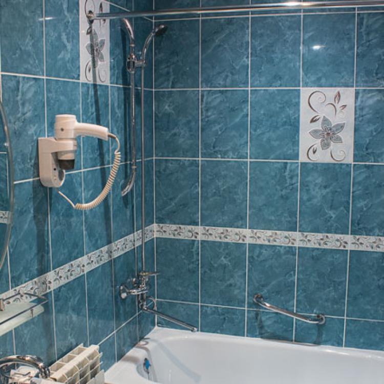 Ванная комната в 2 местном 2 комнатном Семейном Повышенной Комфортности санатория Жемчужина Кавказа в Ессентуках
