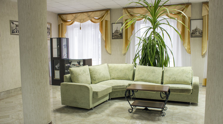 Холл 2 этажа спального корпуса санатория Жемчужина Кавказа в Ессентуках